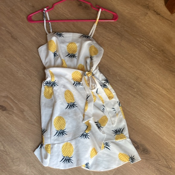 Size small pineapple sundress white - Picture 4 of 7